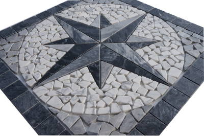 Mozaiek steentjes in marmer windroos